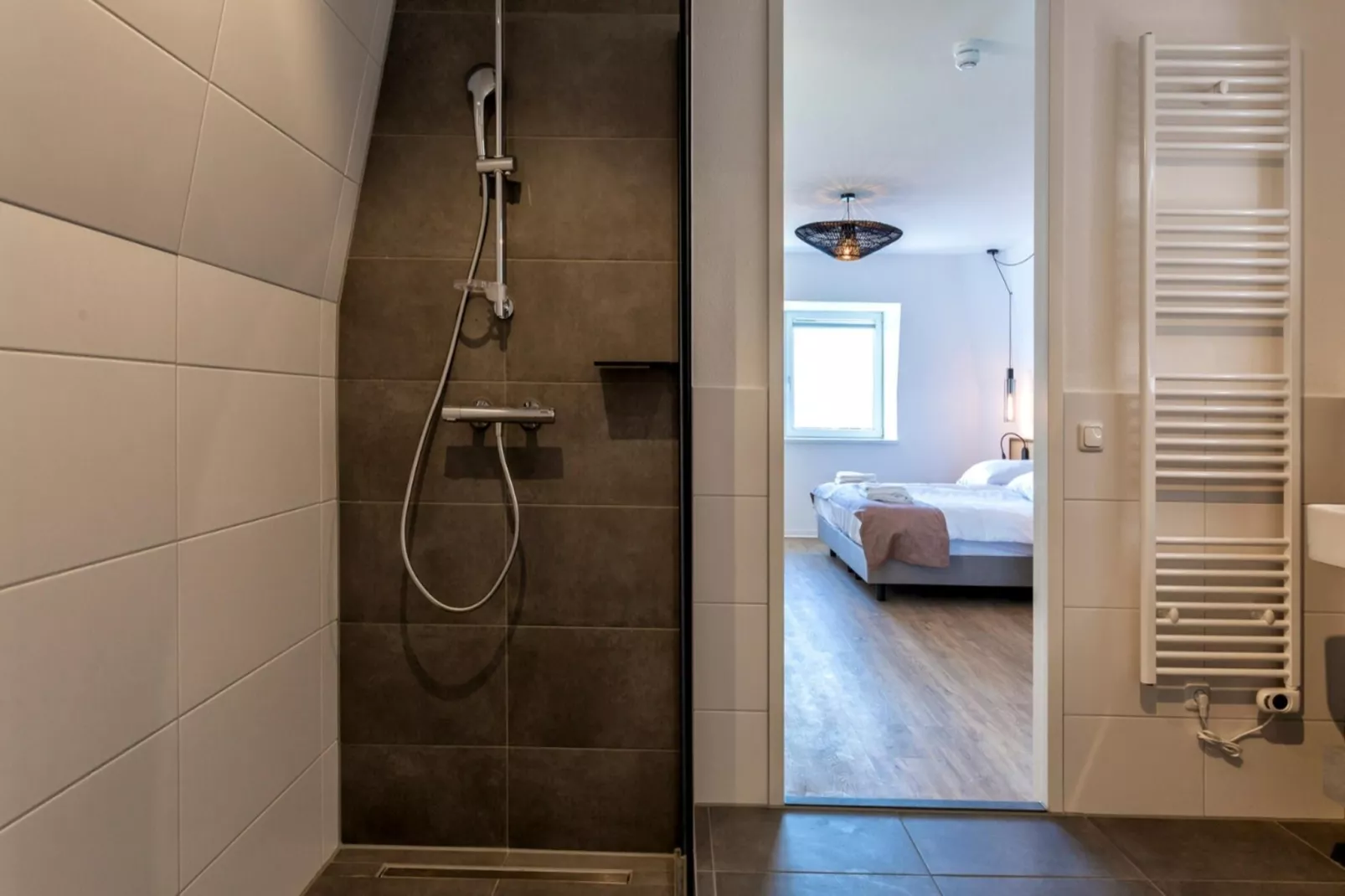 Lake View Penthouse 4p-Bathroom