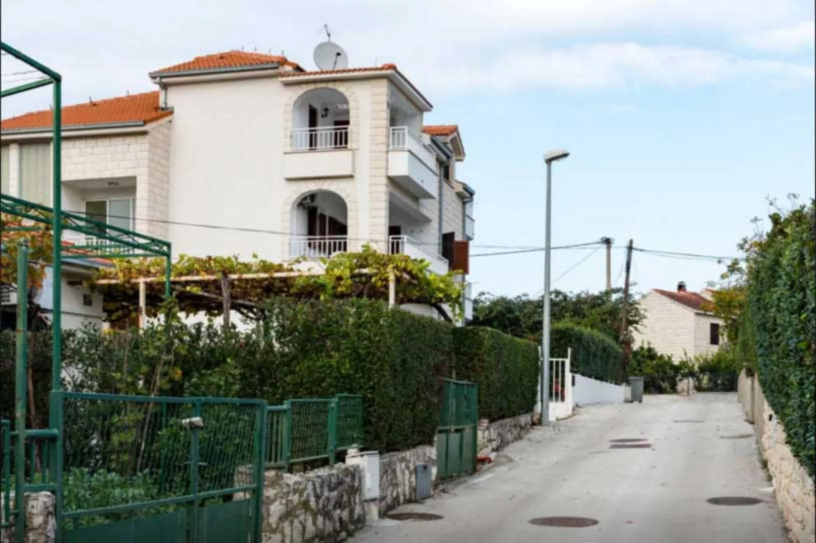 Villa Supetar Garden - Two Bedroom Apartment with Balcony-Outdoor