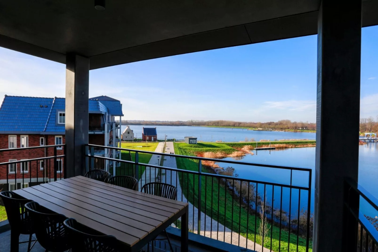 Lake View Penthouse 4p-Terrace balcony