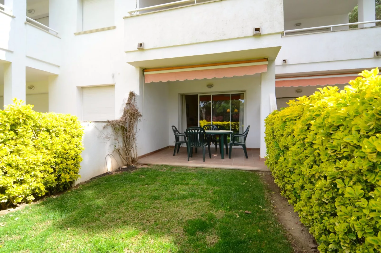 GREEN MAR F 102-Exterior summer