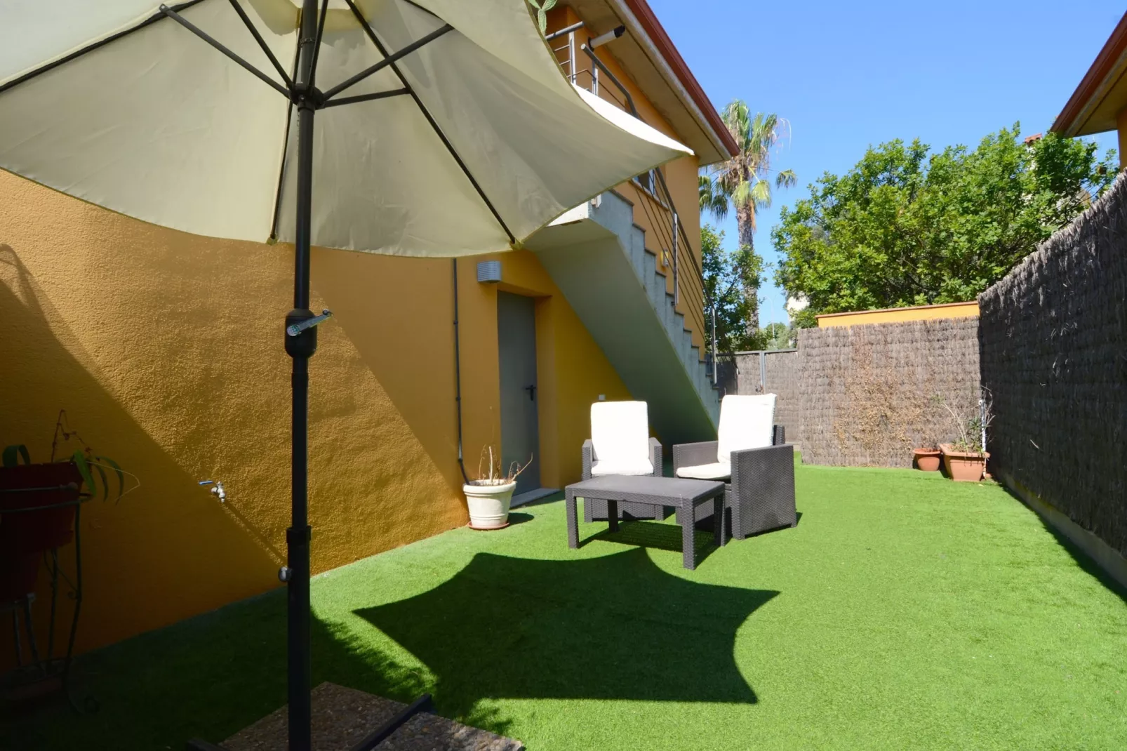 TRIAS PLAÇA-Terrassenbalkon