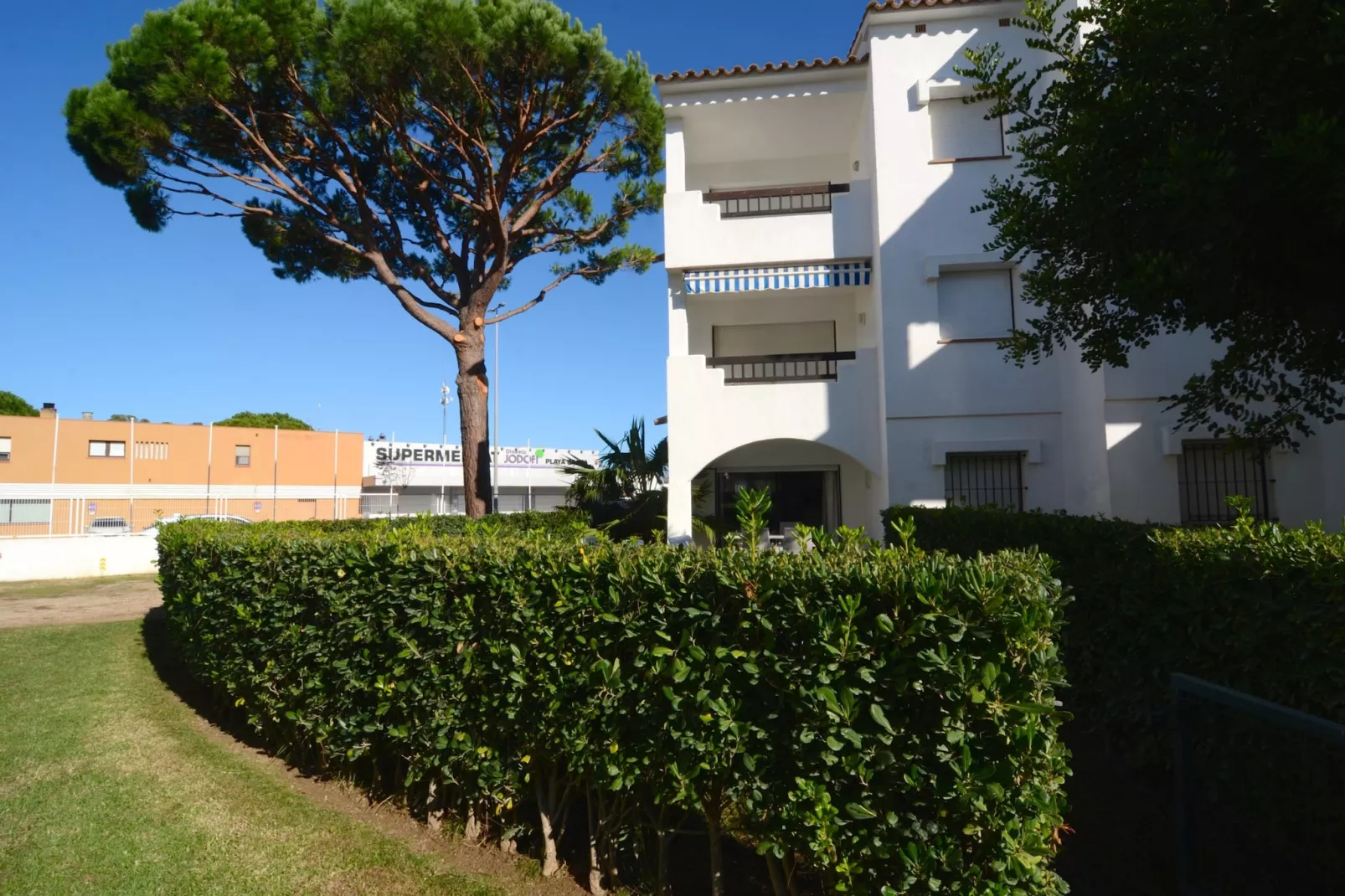 NAUTIC GOLF B 102-Gardens summer