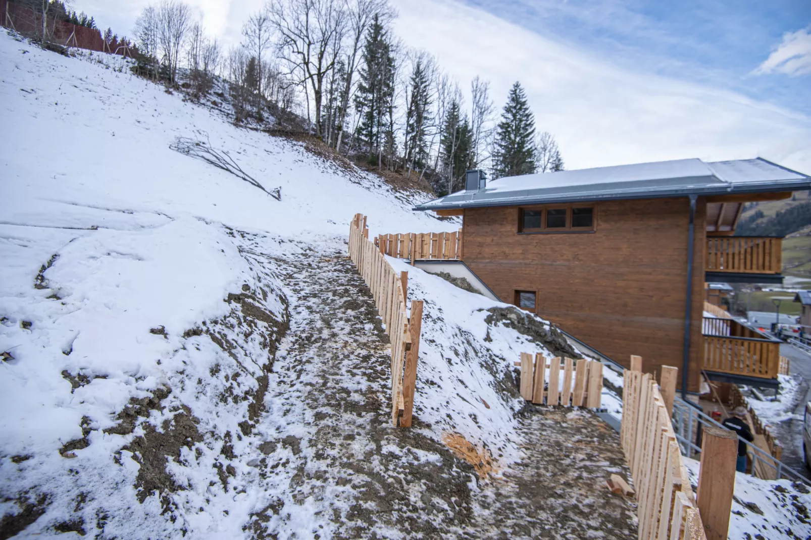 Superior Chalet-Exterior winter