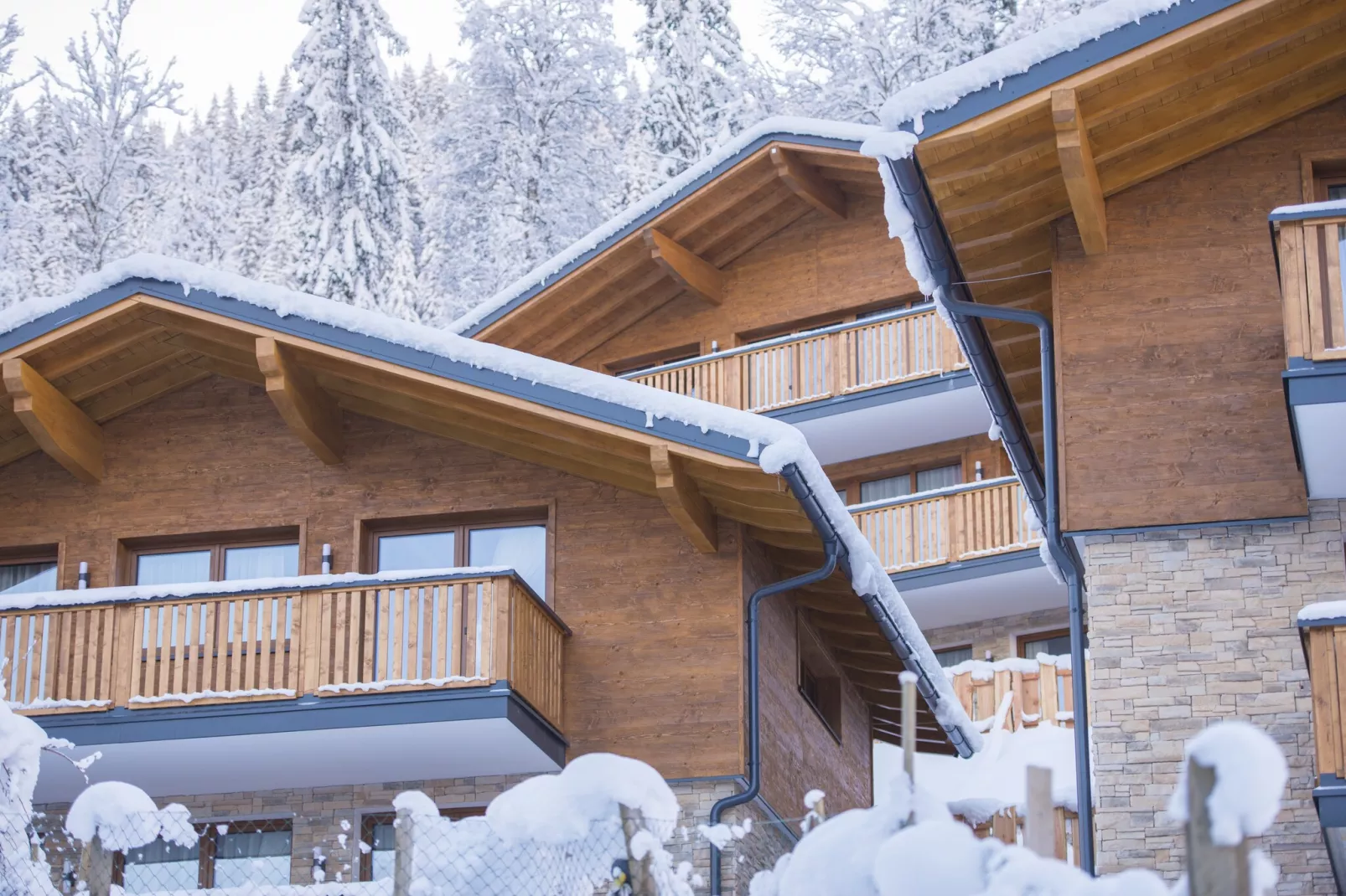 Superior Chalet-Exterior winter