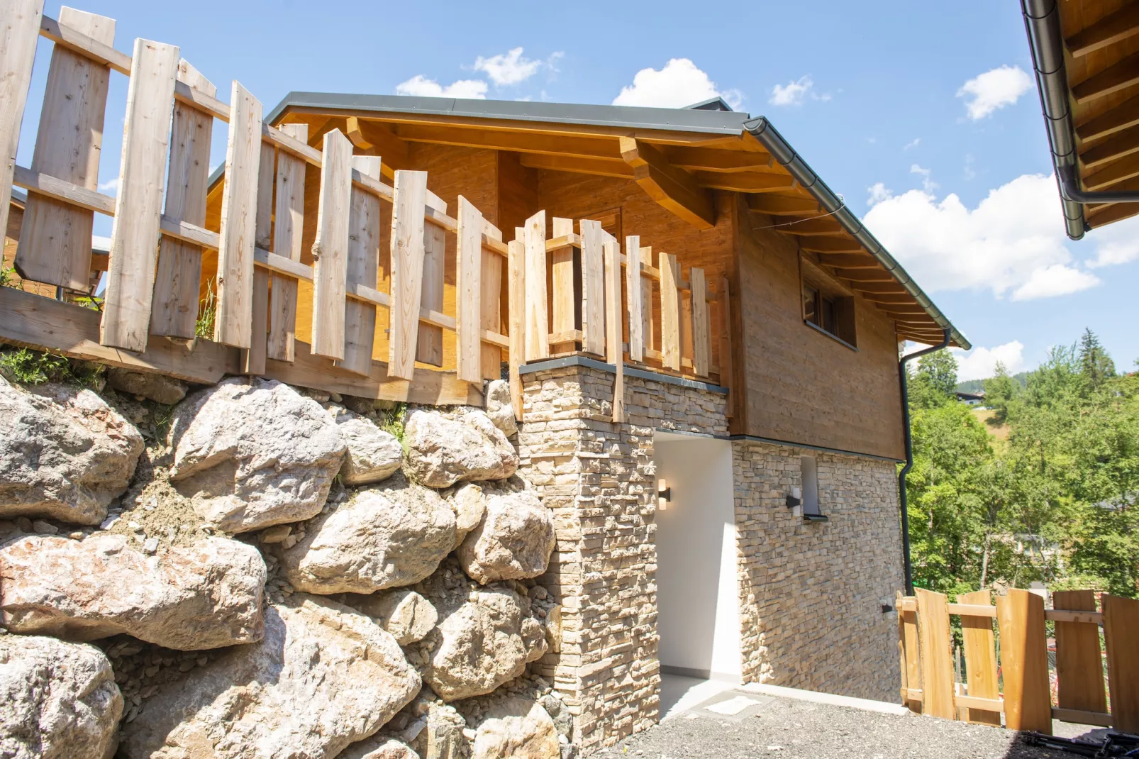 Superior Chalet-Exterior summer