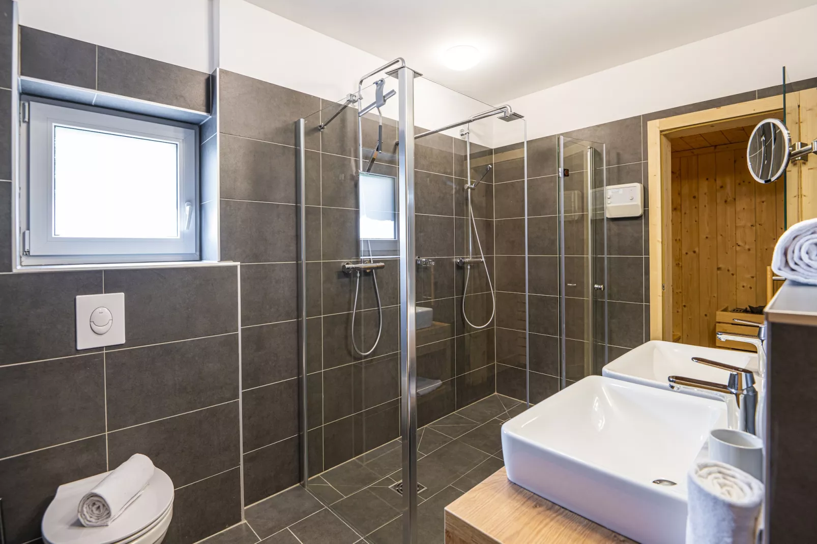 Deluxe Chalet-Bathroom