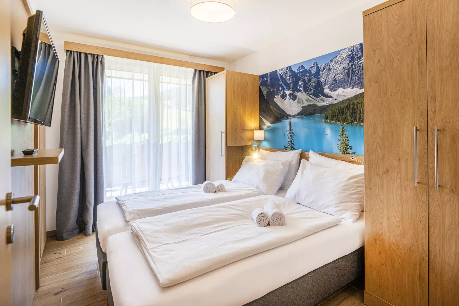 Deluxe Chalet-Bedroom