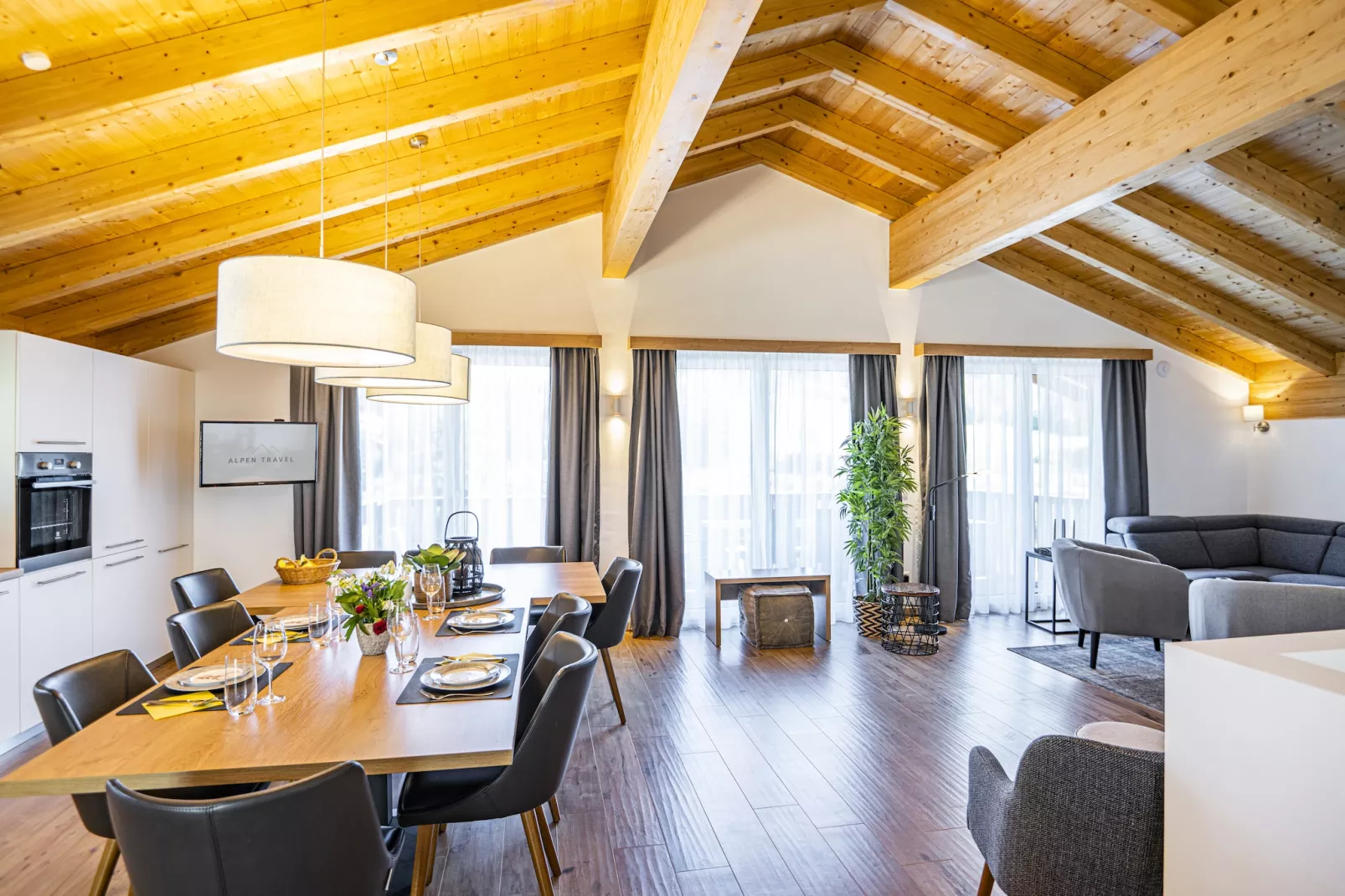 Deluxe Chalet-Dining room