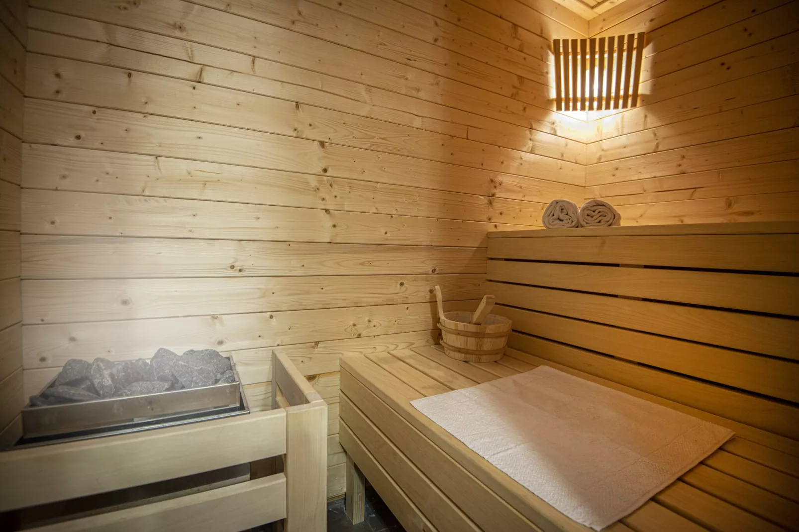 Deluxe Chalet-Exterior winter