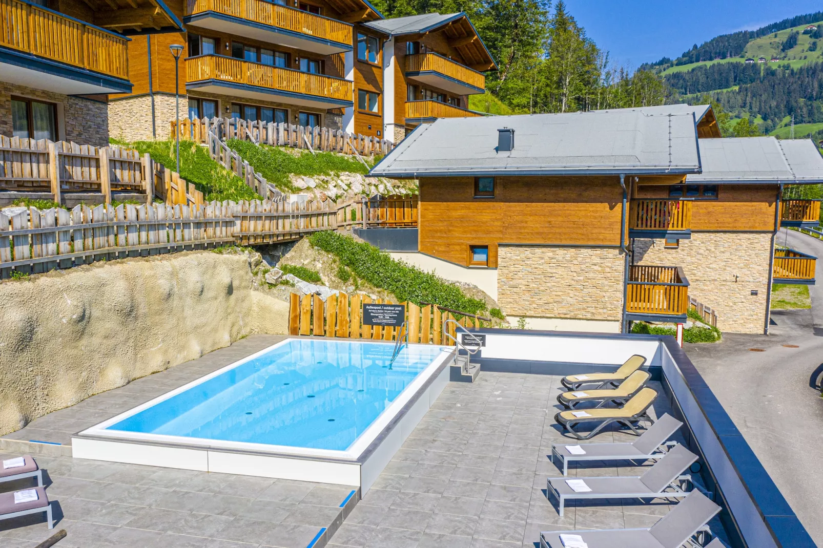 Deluxe Chalet-Exterior winter