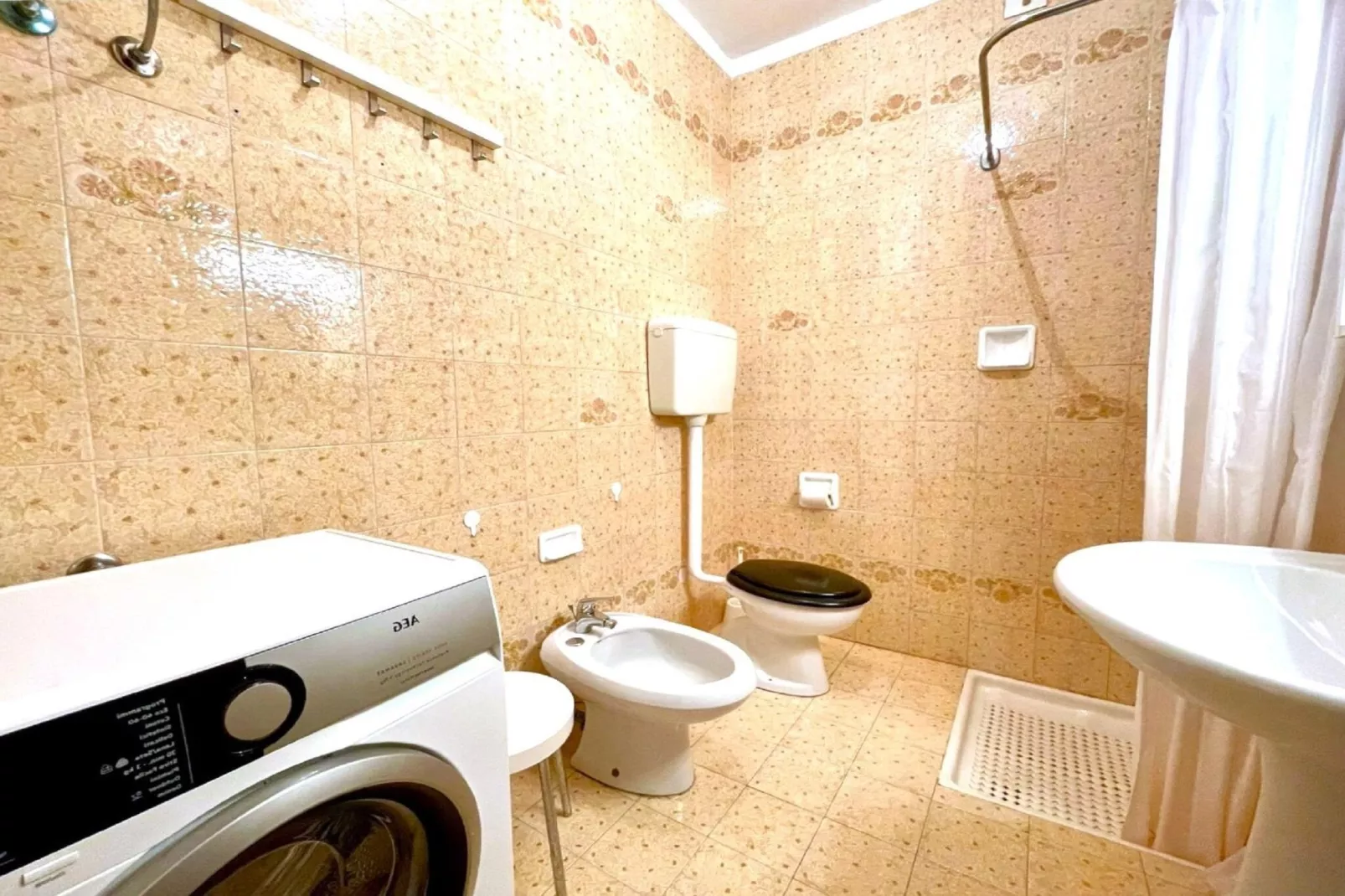 Centro Comm 3-Bathroom