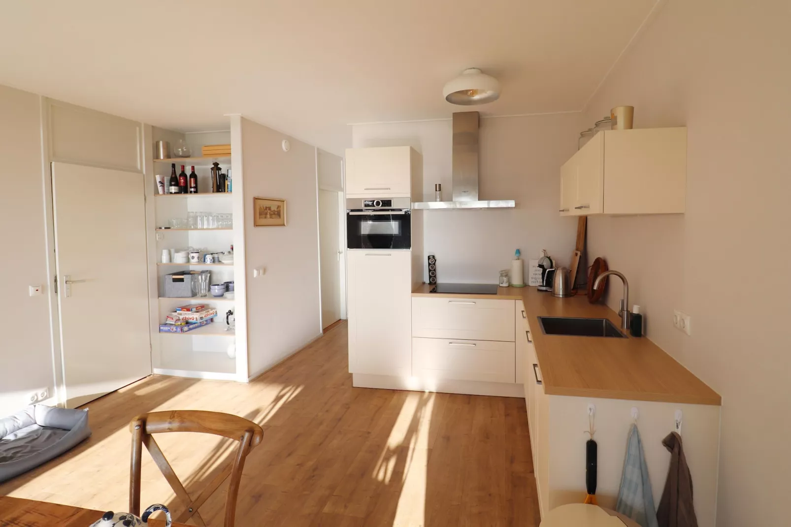 Appartement aan het meer in Heeg-Kitchen