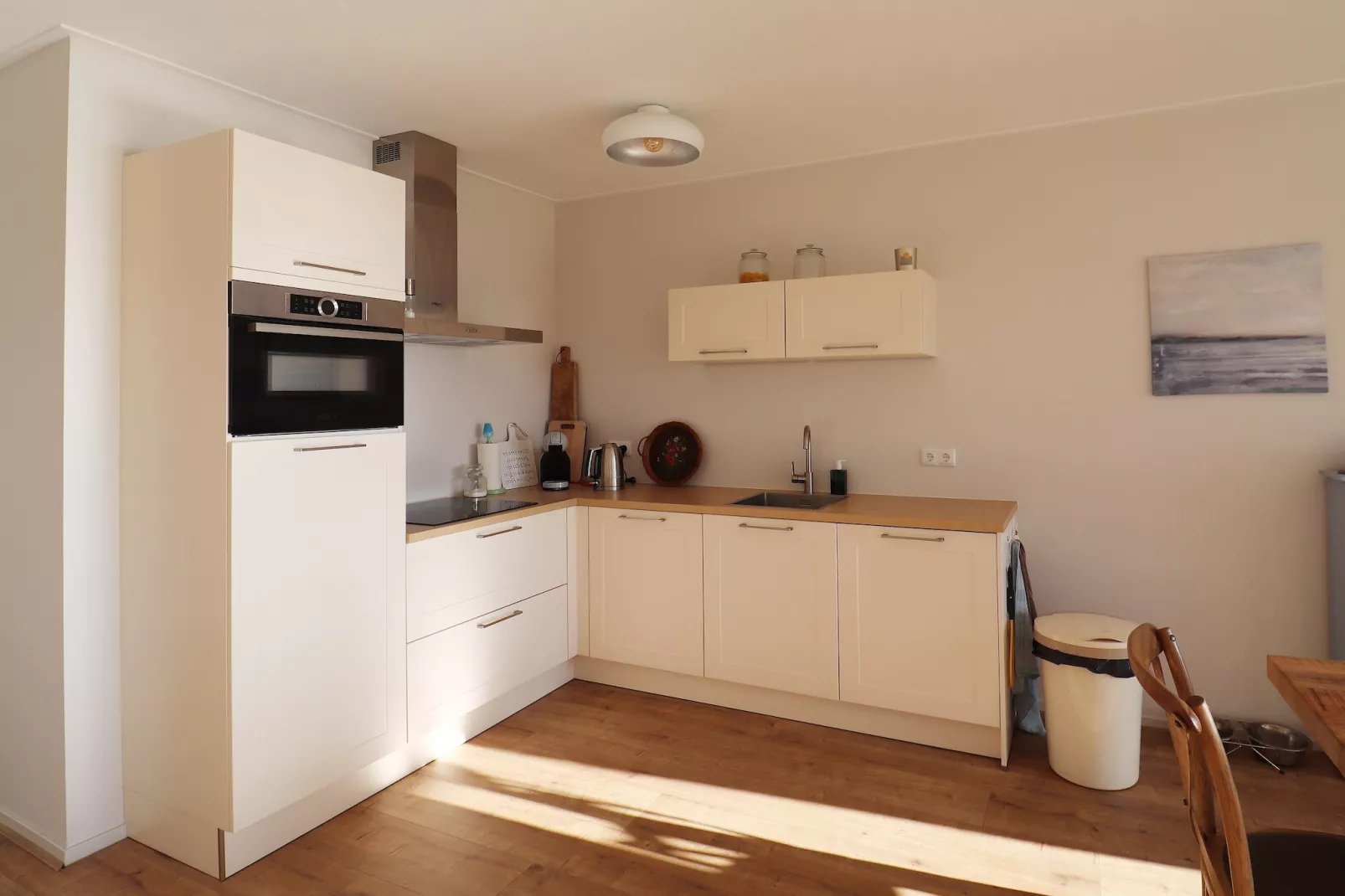 Appartement aan het meer in Heeg-Kitchen