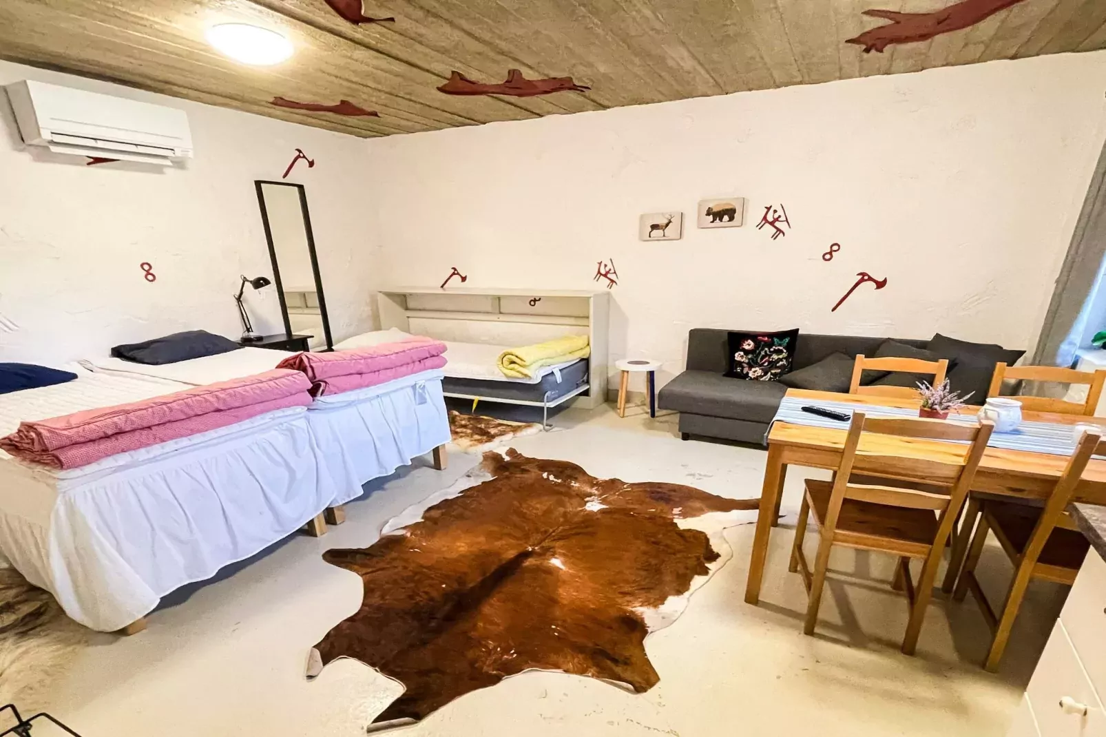 Centrally-located holiday home in Hoor-Indoor