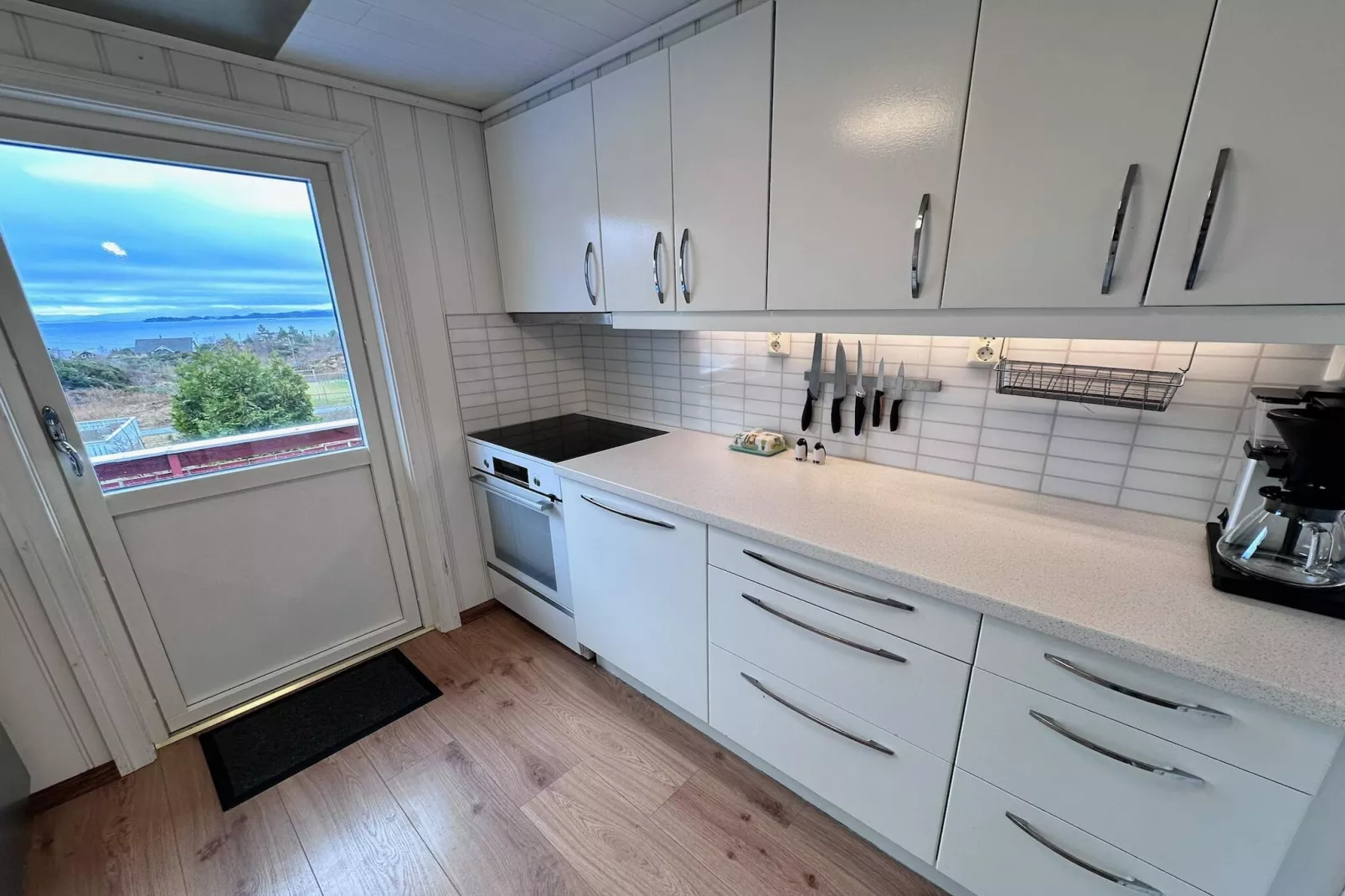 6 person holiday home in KLOKKARVIK