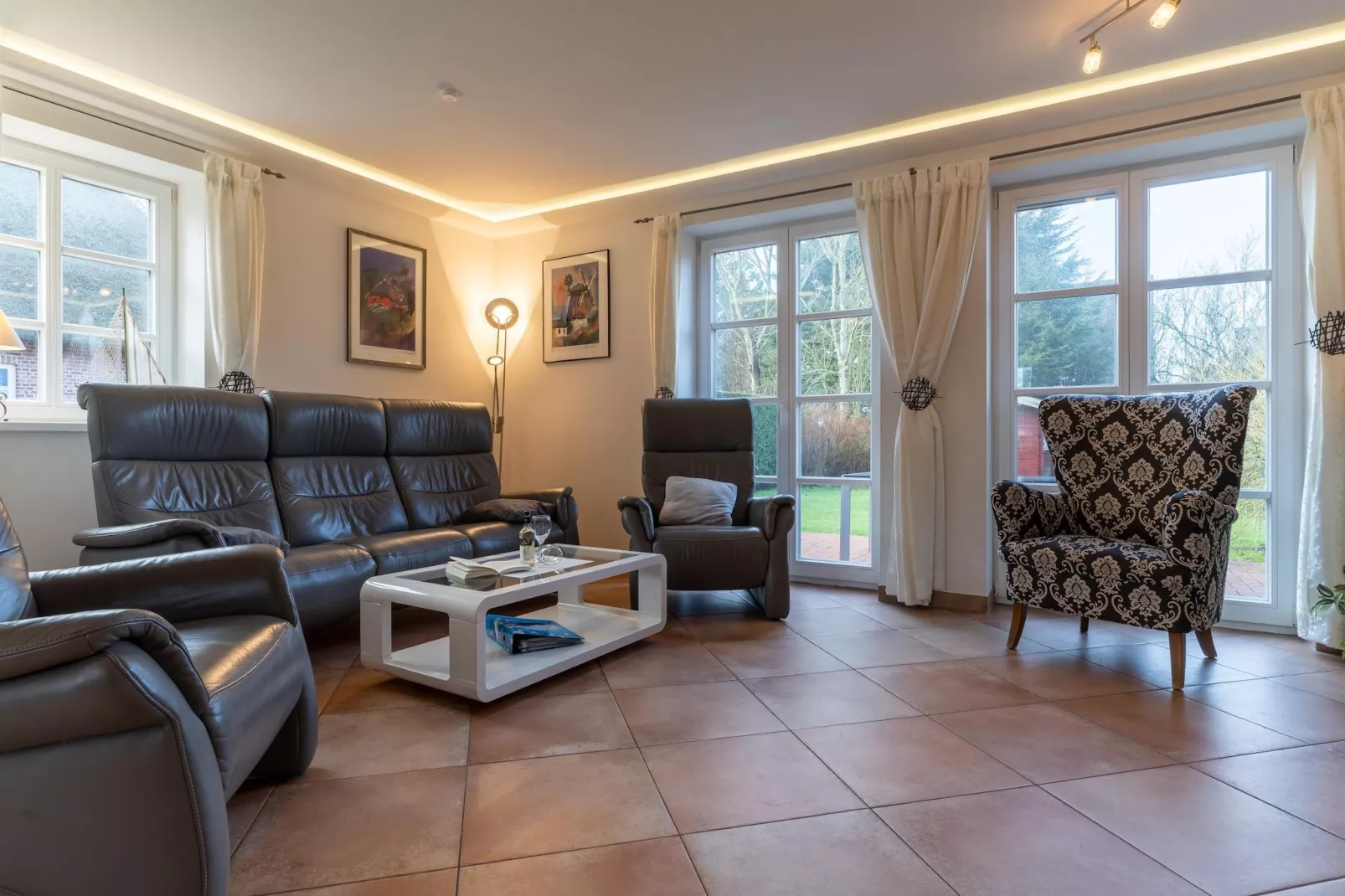 Haus Momo-Living room