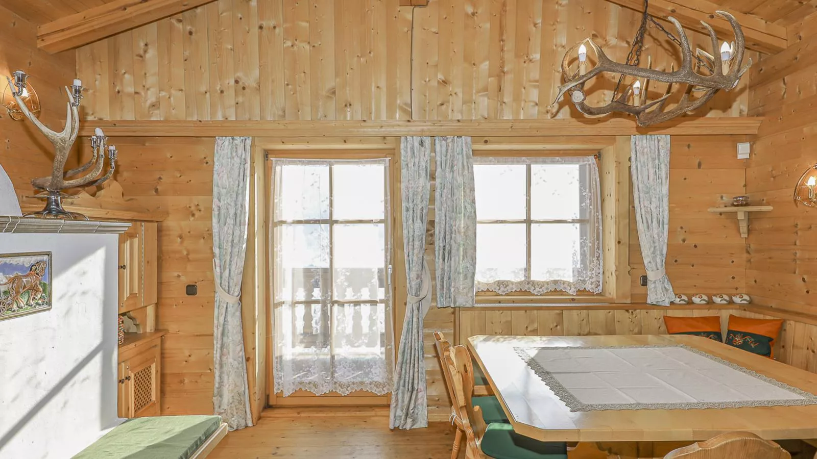 Kitz Hills Chalet Mondschein-Dining room