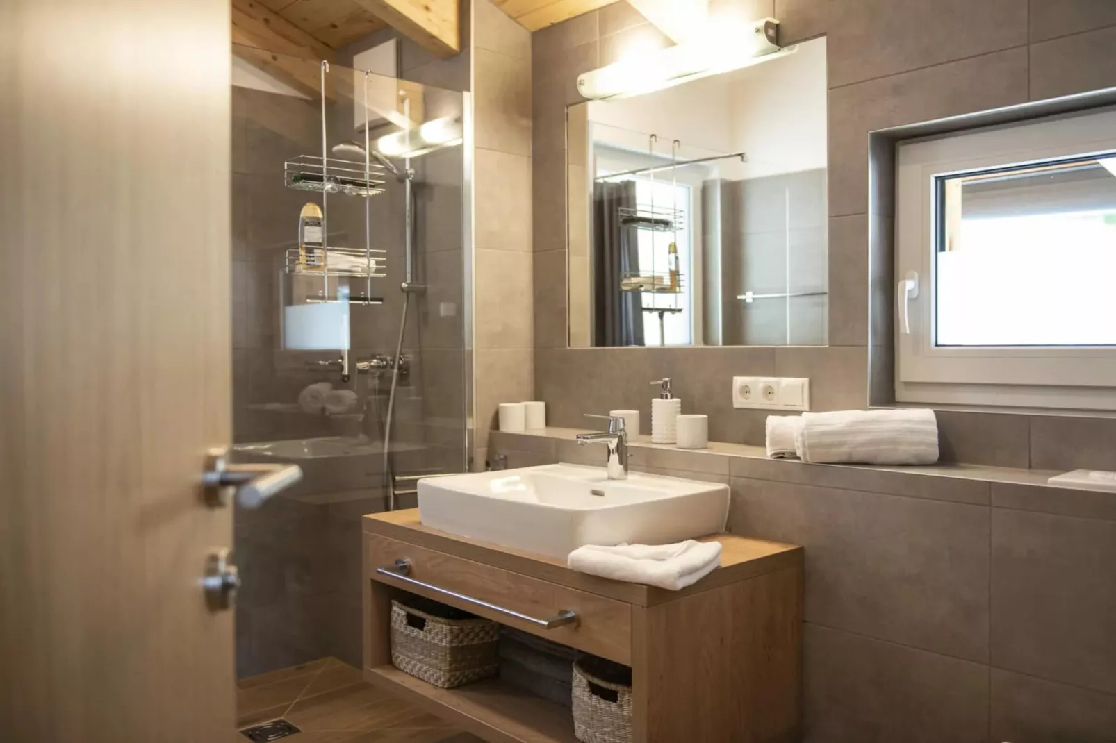 GA2P Alpenleben Apartments-Bathroom