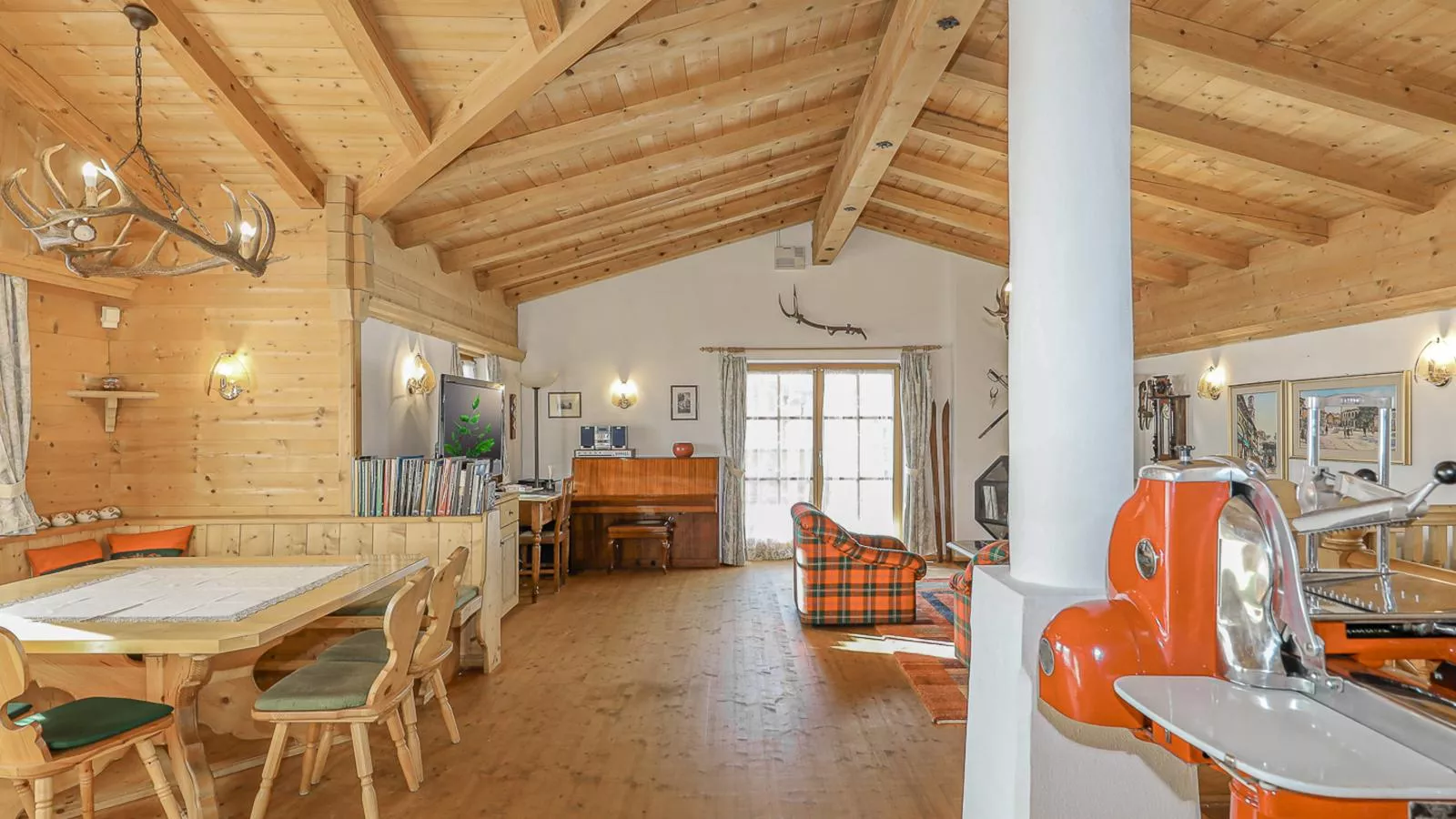 Kitz Hills Chalet Mondschein-Dining room