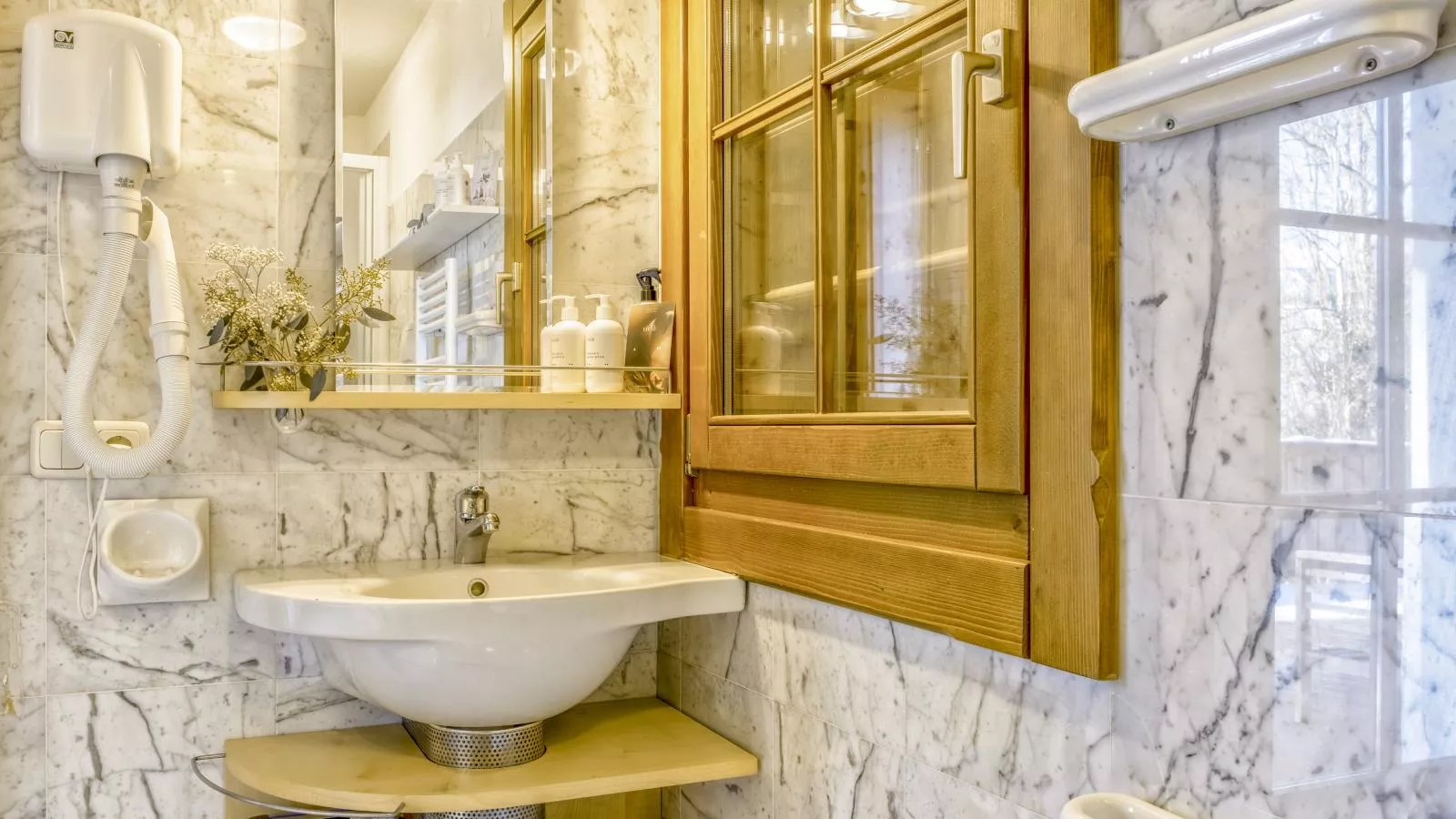 Kitz Hills Chalet Mondschein-Bathroom