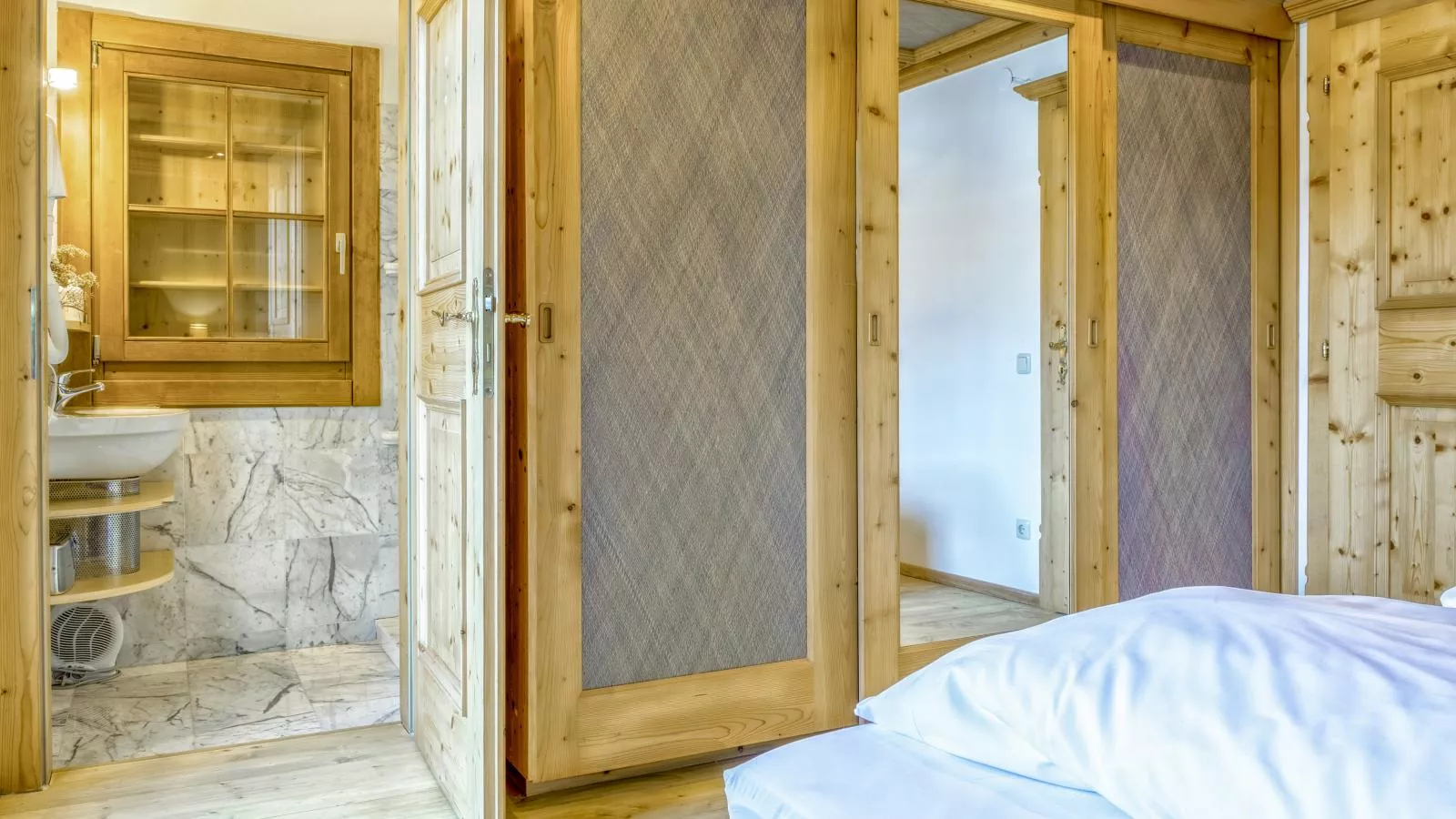 Kitz Hills Chalet Mondschein-Bedroom
