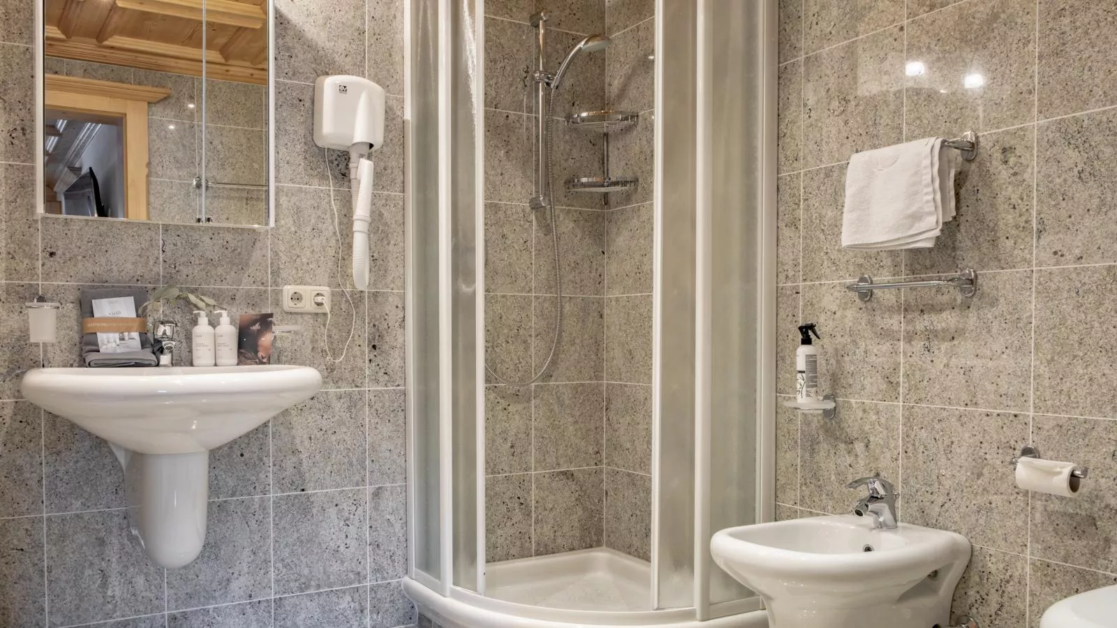 Kitz Hills Chalet Mondschein-Bathroom