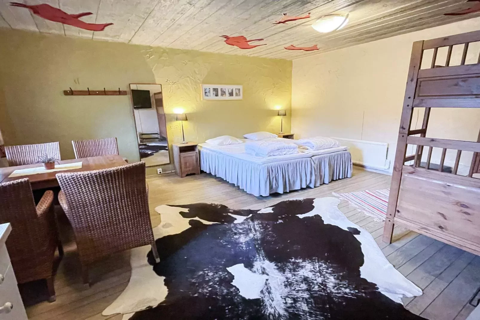 Picturesque holiday home in Hoor-Indoor