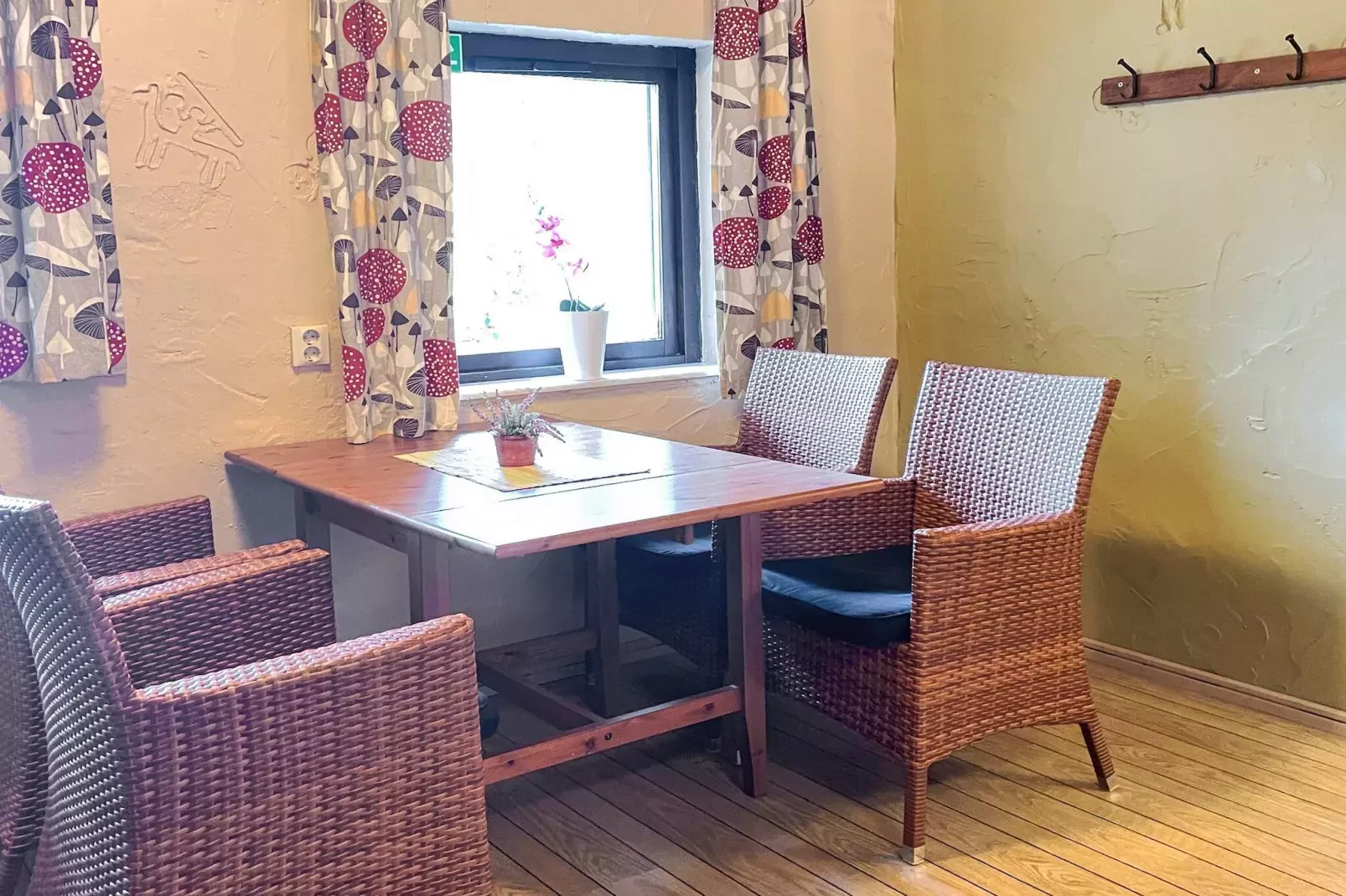 Picturesque holiday home in Hoor-Indoor
