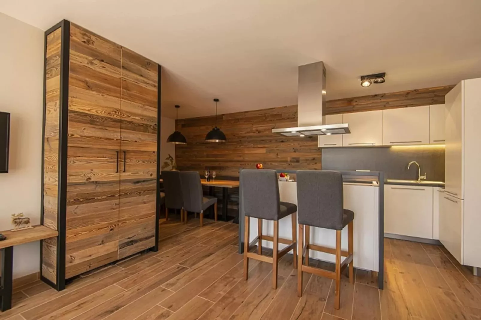GA3C Alpenleben Apartments-Dining room