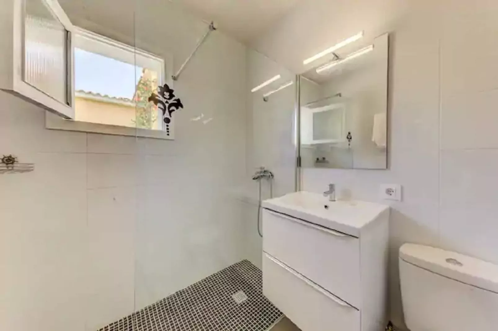 VILLA CASA BLANCA-Badezimmer