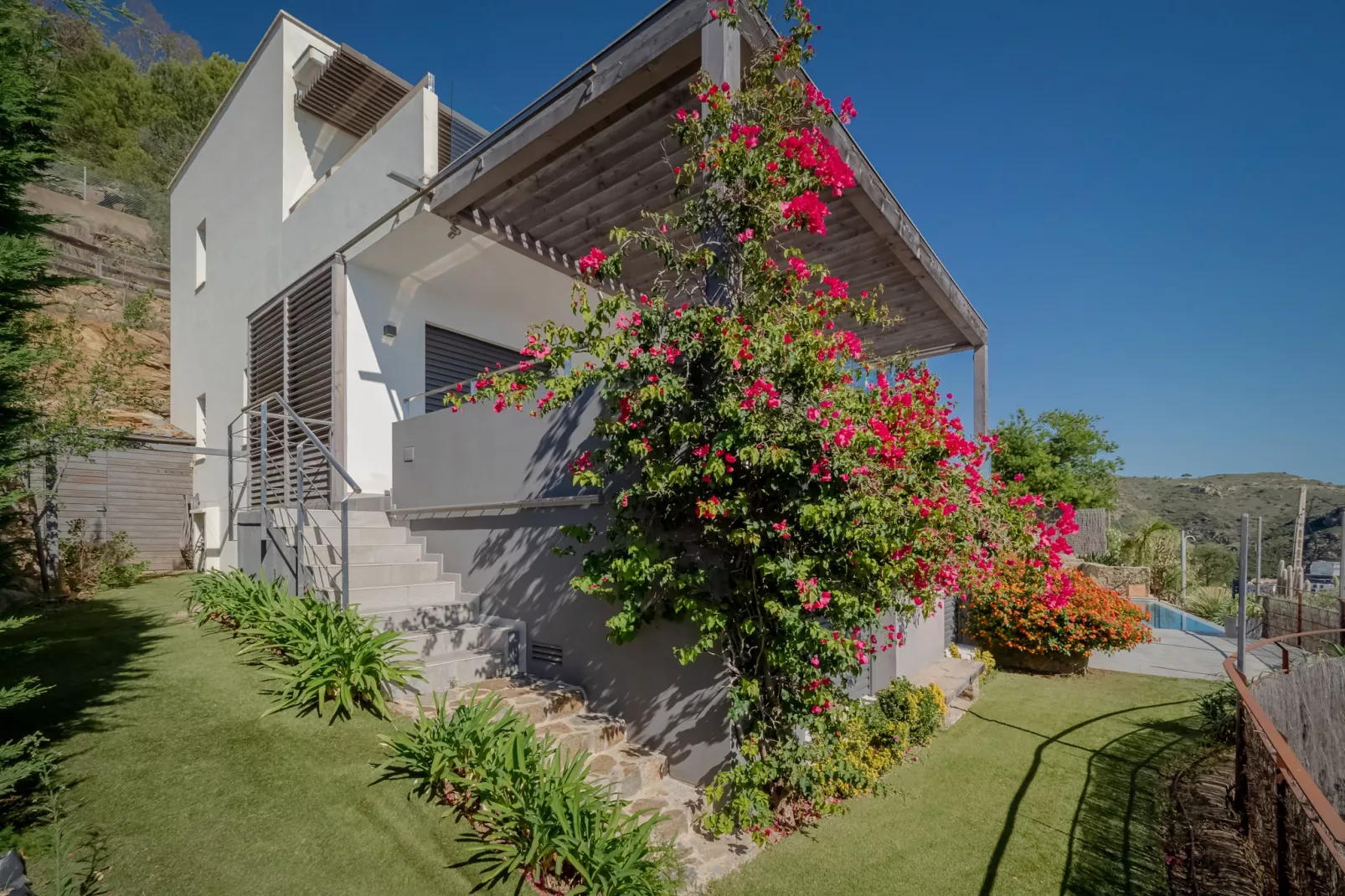 VILLA VELAZQUEZ Roses-Outdoor