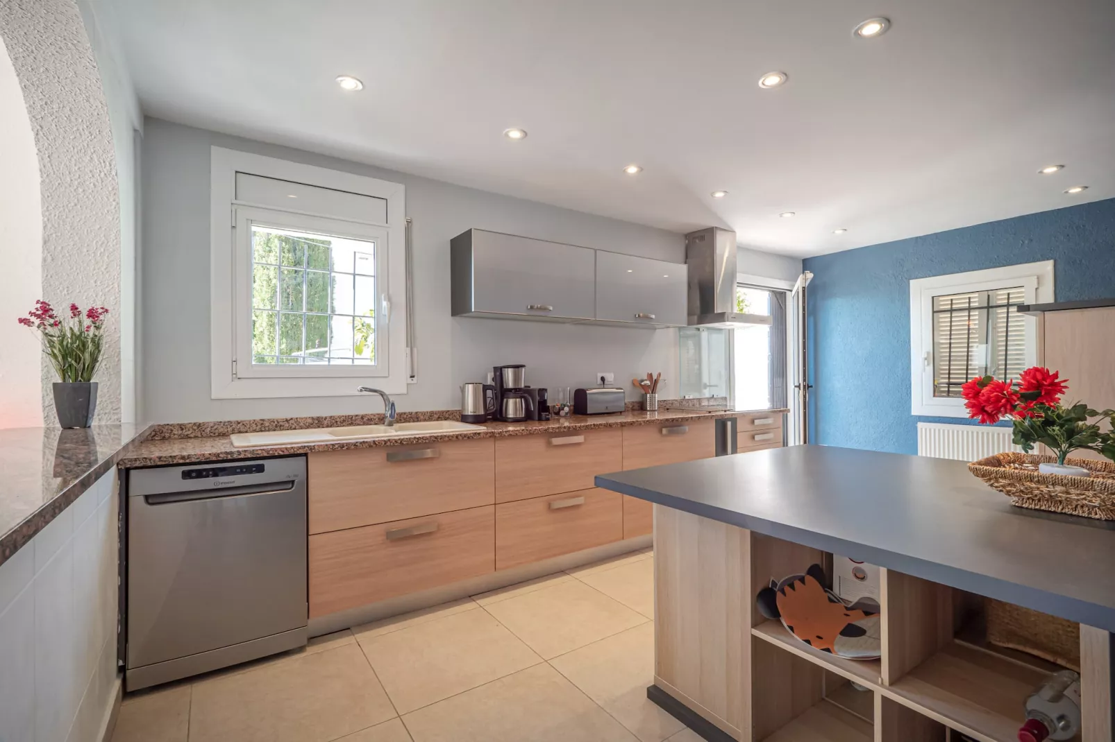 VILLA ESMERALDA Canyelles-Kitchen