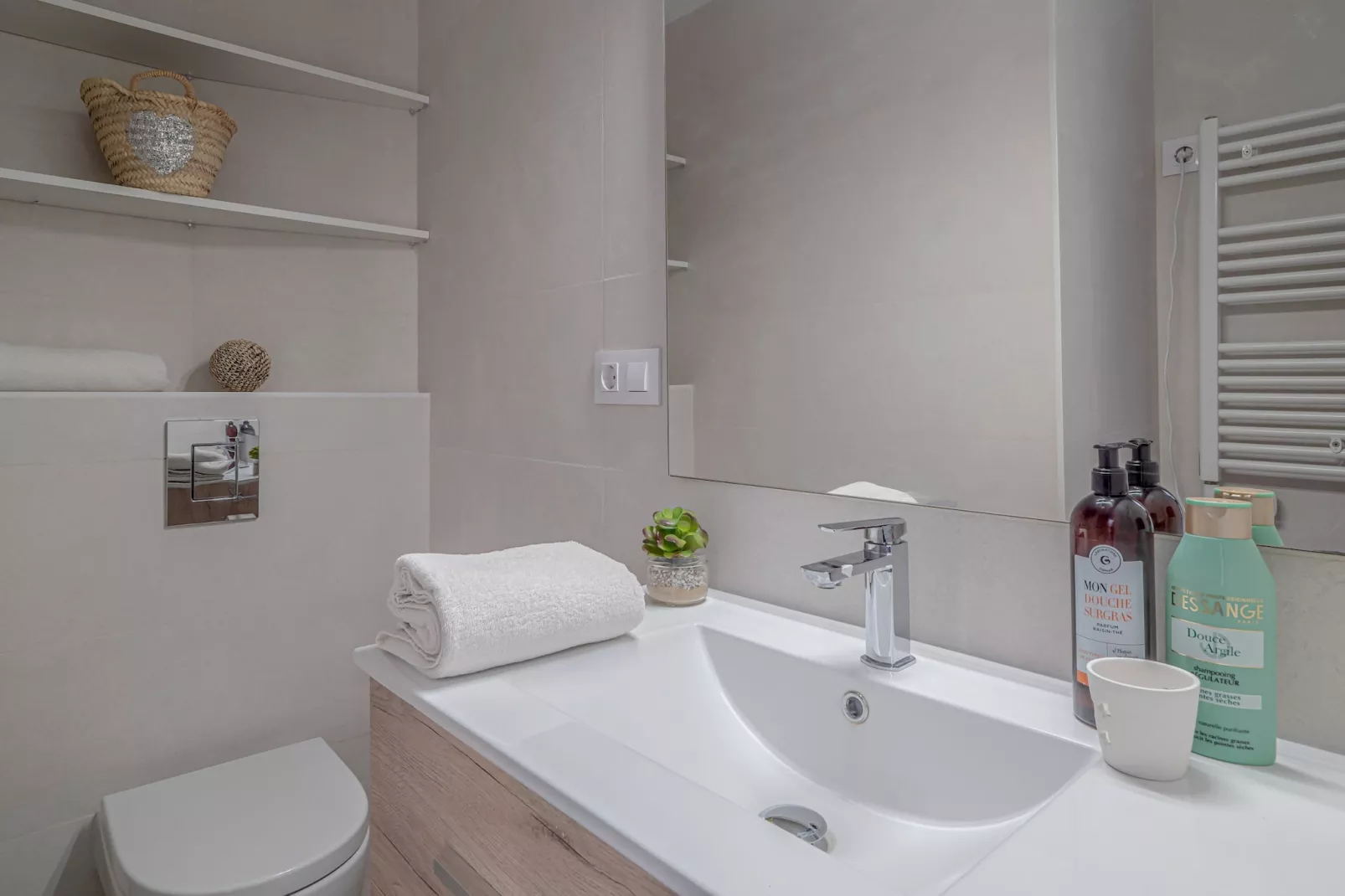 VILLA ESMERALDA Canyelles-Bathroom