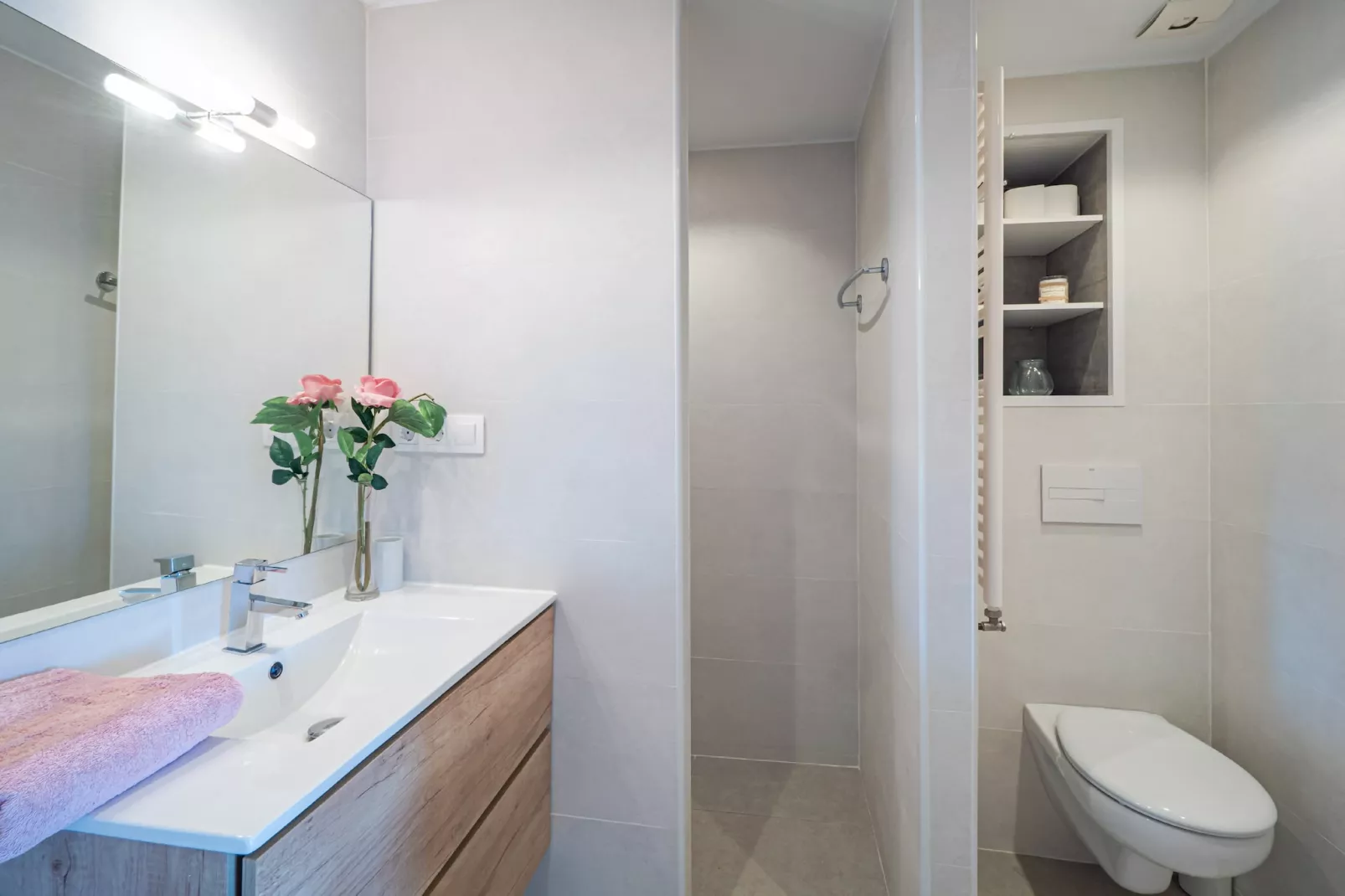 VILLA ESMERALDA Canyelles-Bathroom