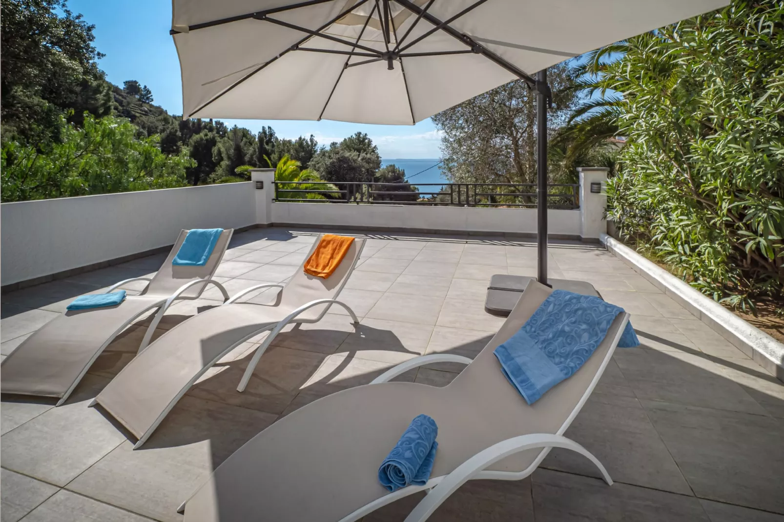 VILLA ESMERALDA Canyelles-Terrace balcony