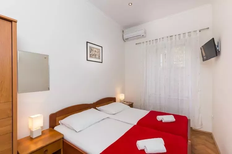 Villa Iveta - Twin Room (Ground Floor) - Martina-Bedroom