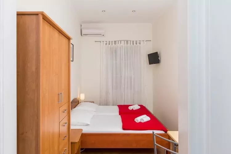 Villa Iveta - Twin Room (Ground Floor) - Martina-Bedroom