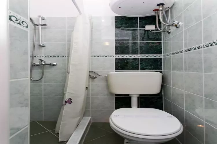 Villa Iveta - Twin Room (Ground Floor) - Martina-Bathroom