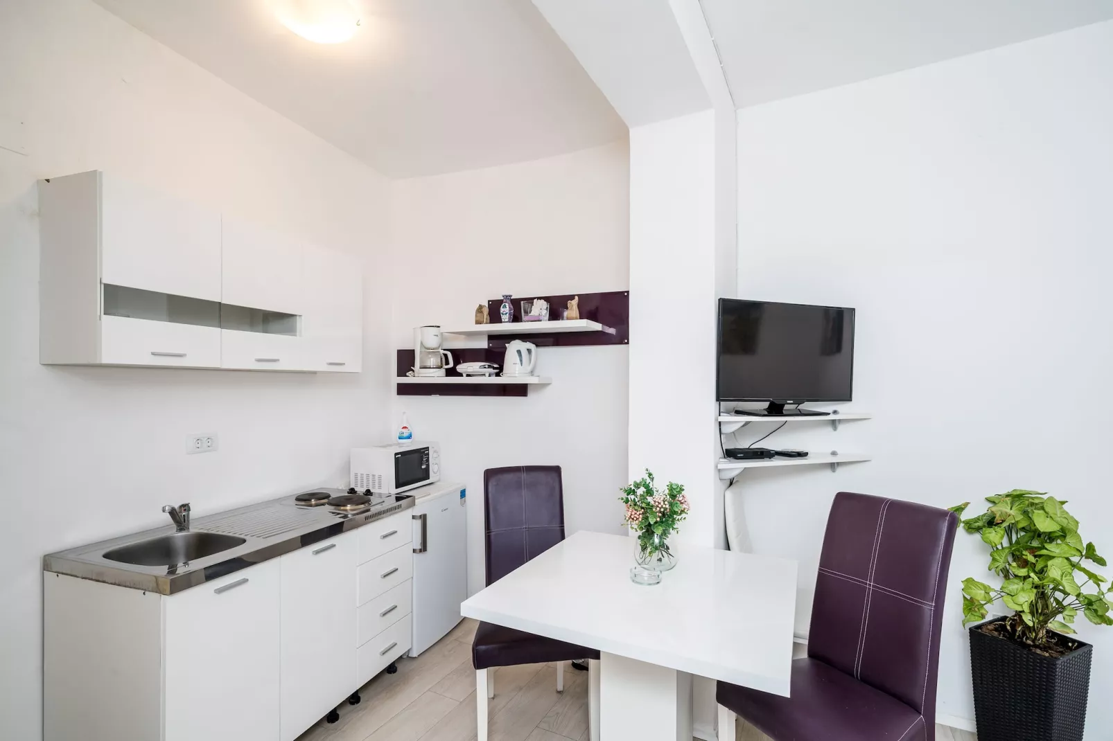 Apartments Isabora - Studio Apartment-Dining room