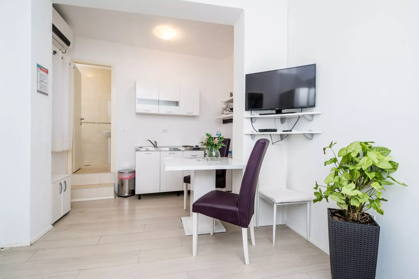 Apartments Isabora - Studio Apartment-Dining room