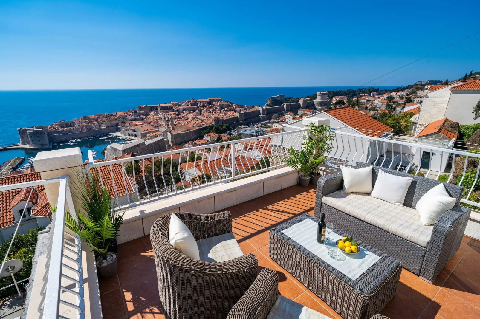 Apartments Isabora - Premium Two-Bedroom Apartment with Terrace and Sea View-Terrasse