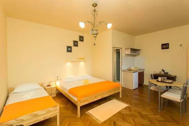 Villa Iveta- Triple Room (Ground Floor) - Martina-Bedroom