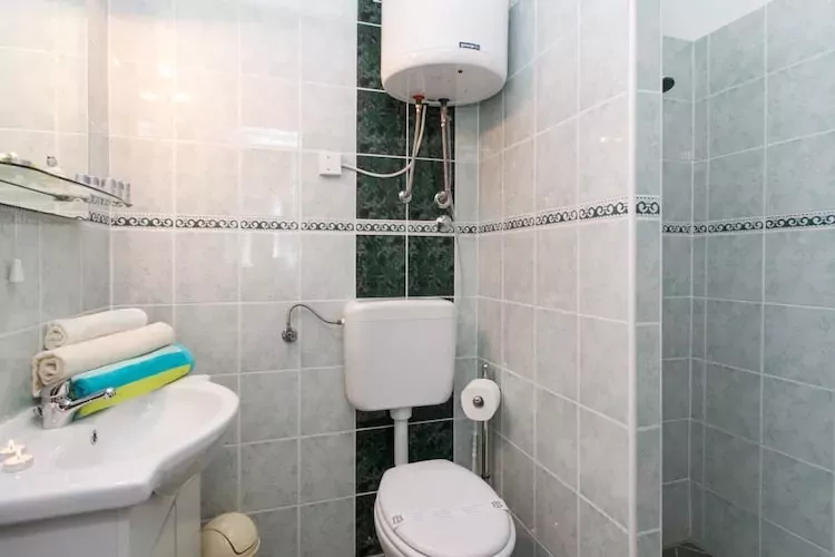 Villa Iveta- Triple Room (Ground Floor) - Martina-Bathroom