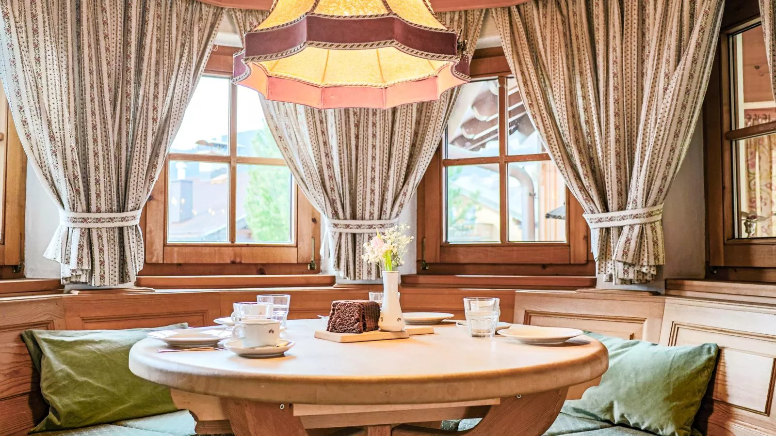 Müller Nr 1-Dining room