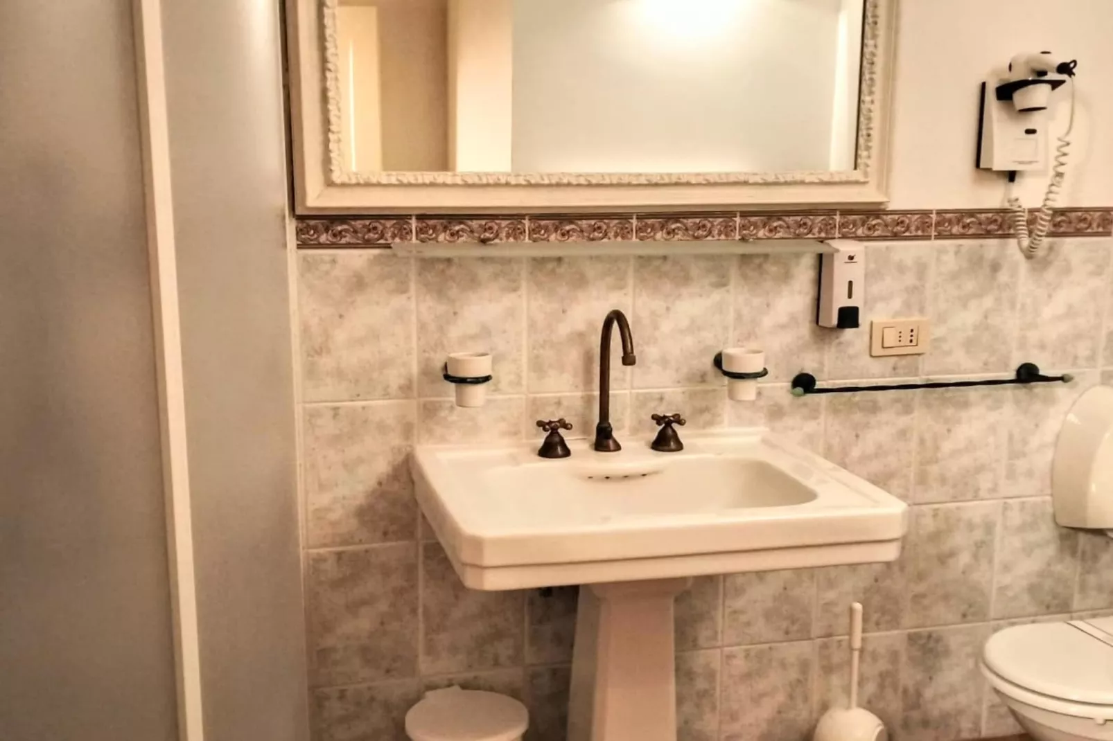Assisi 6 pax-Bathroom