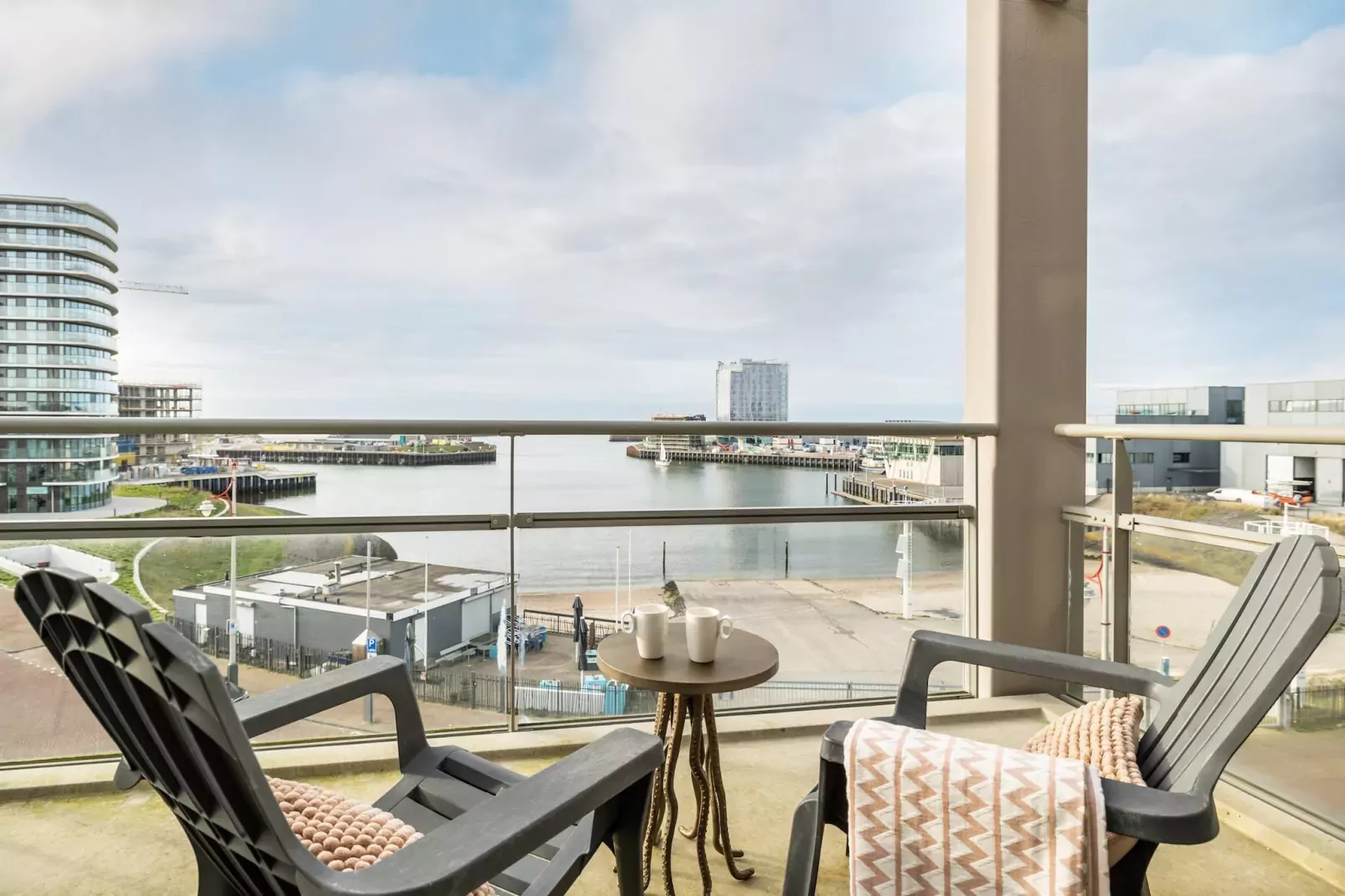 Scheveningen Harbour 50B-Terrace balcony