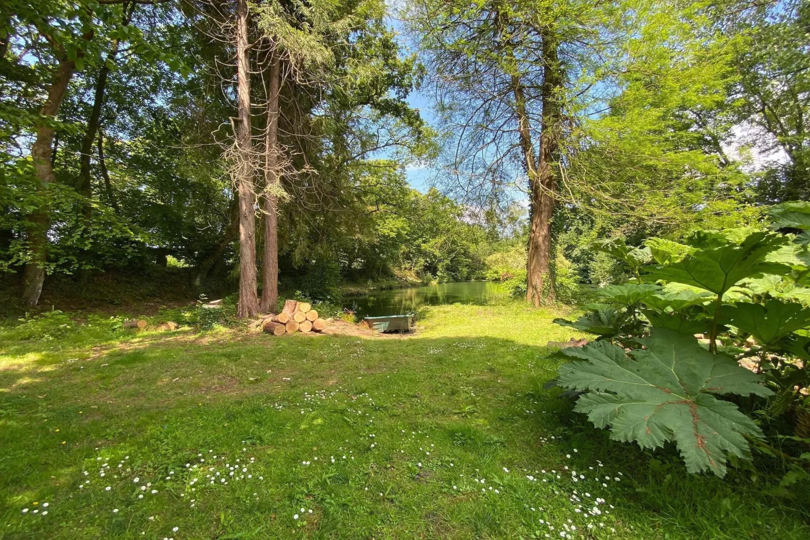 Semi-detached house St Sauveur-le-Vicomte--Gardens summer