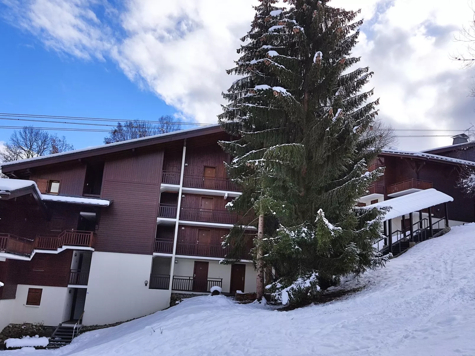 La Piste-Outside