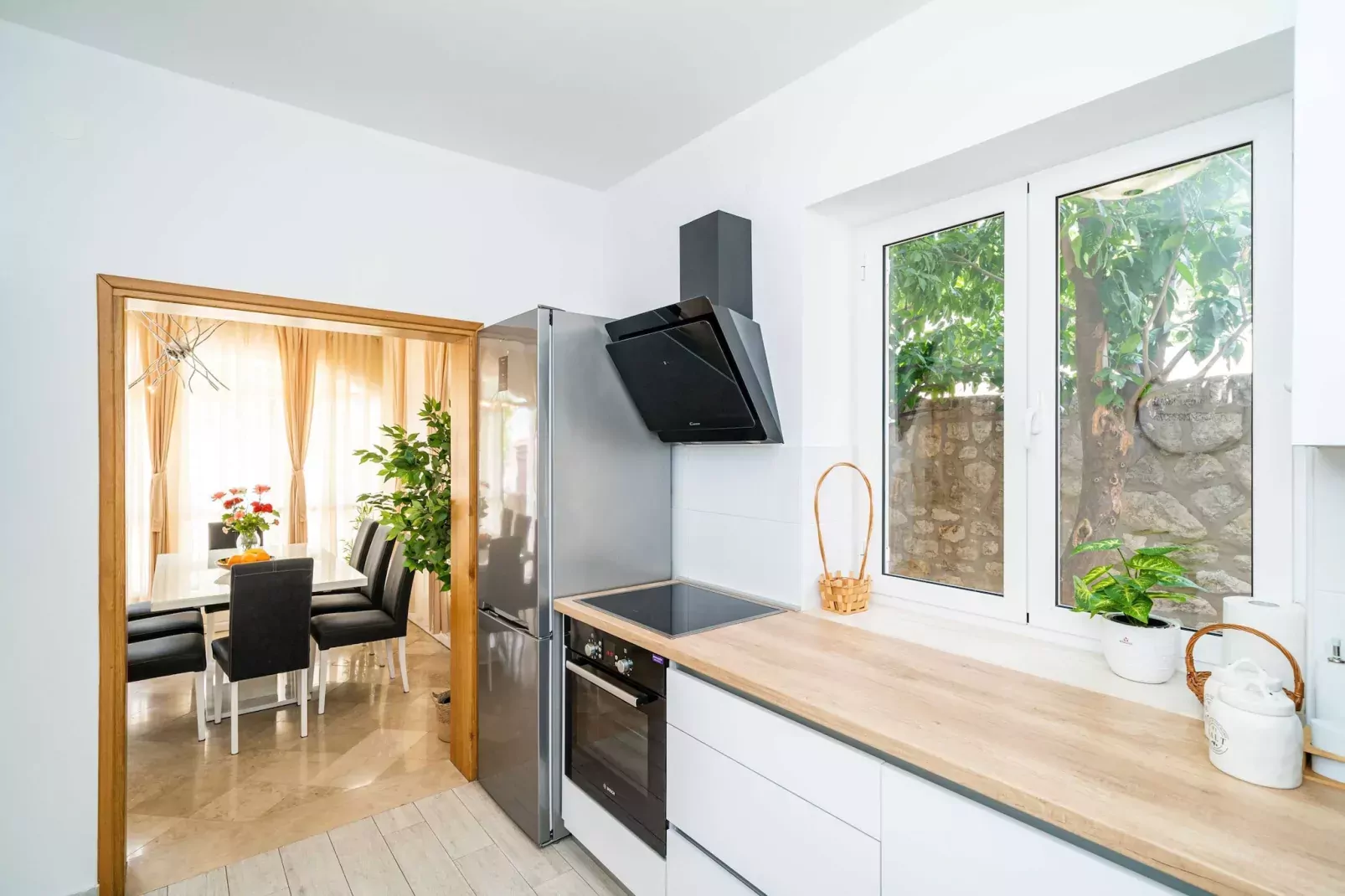 Holiday Home King - Four Bedroom House with Terrace-Küche