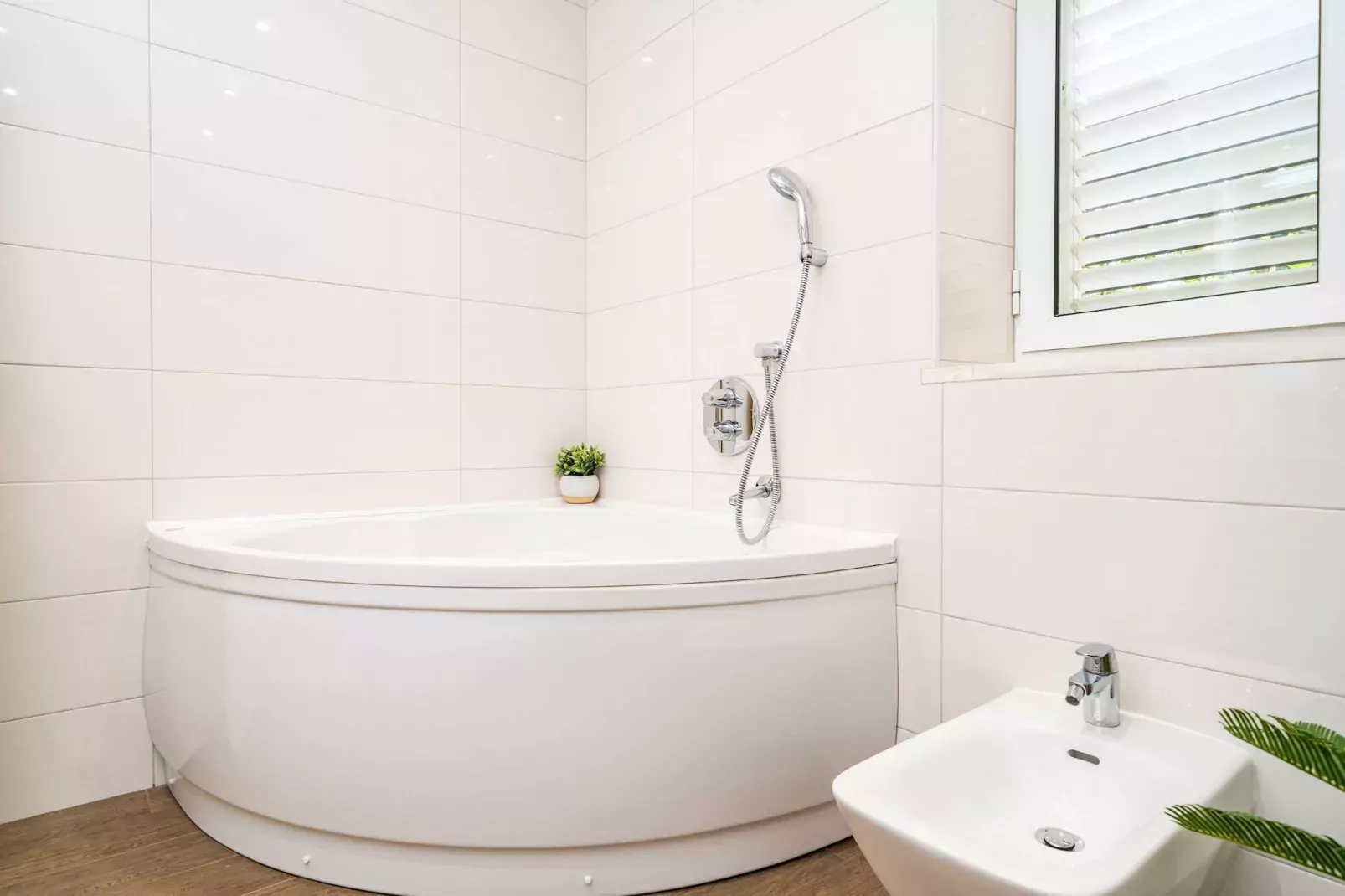 Holiday Home King - Four Bedroom House with Terrace-Badezimmer